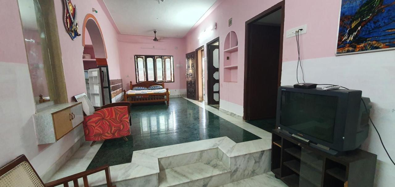 Apartamento Oonjal Veedu Kuttālam Exterior foto